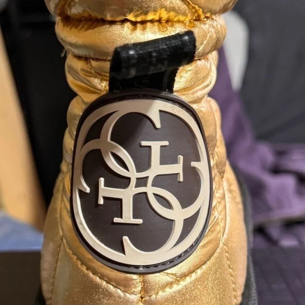 GUESS EUC Leian 2 Gold Womens Logo Booties sz 8.5M‎